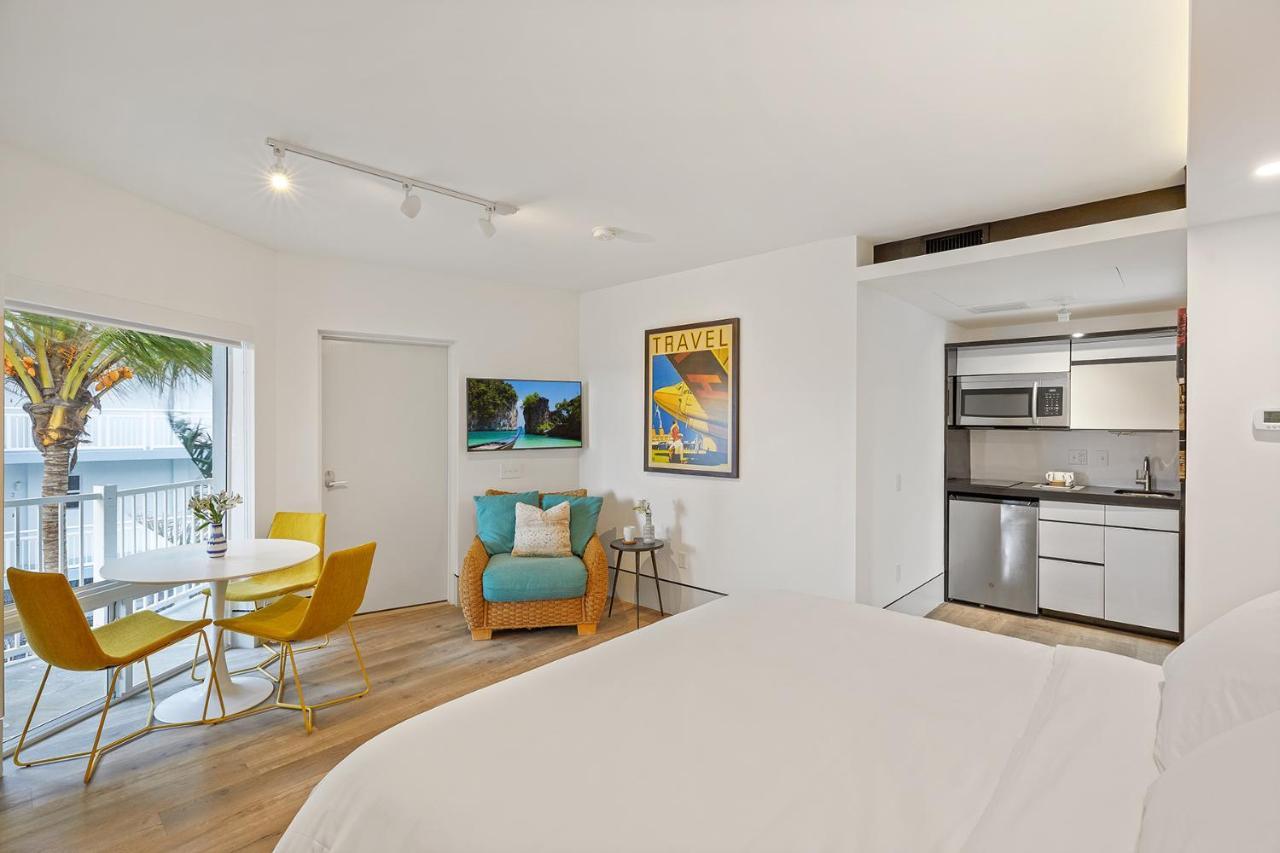 Ocean Treasure Beachside Suites Lauderdale-by-the-Sea Exterior foto