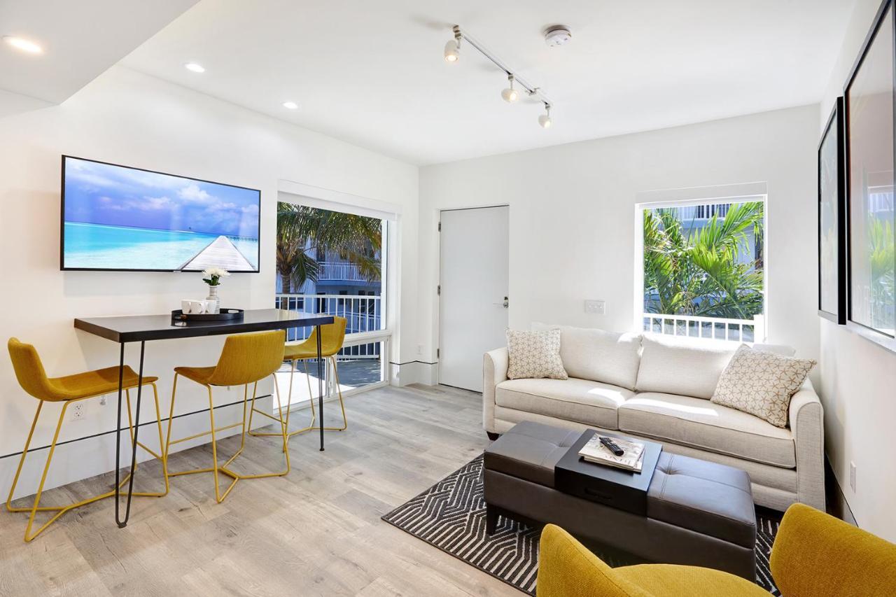 Ocean Treasure Beachside Suites Lauderdale-by-the-Sea Exterior foto